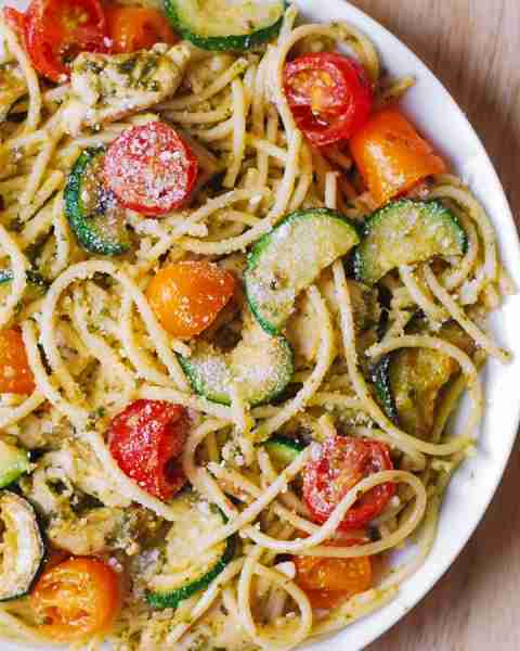 Parmesan Zucchini Tomato Chicken Spaghetti with Creamy Basil Pesto Sauce.🍅🌿
