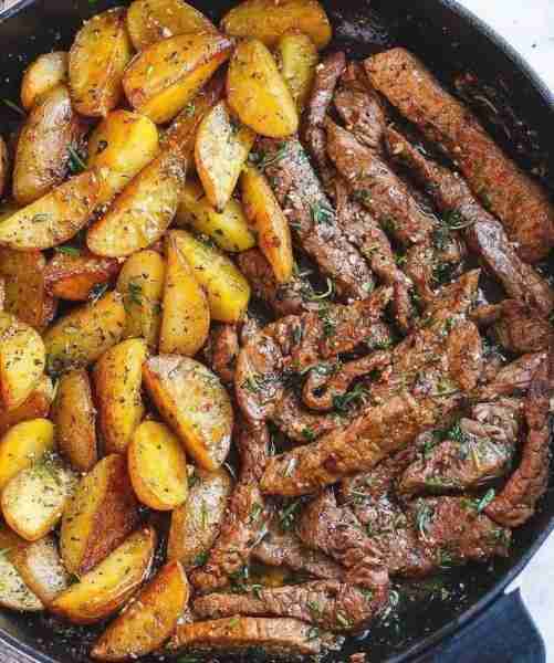 GARLIC BUTTER STEAK AND POTATOES made in one skillet in less than 30 minutes! It’s a one-skillet won...
