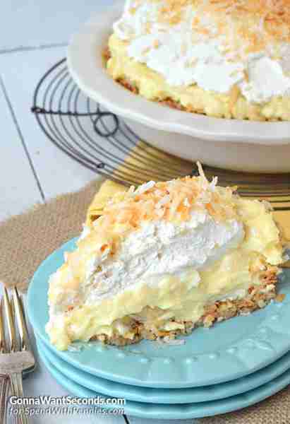 COCONUT BANANA CREAM PIE! 🥥🍌 Delicious old fashioned homemade Coconut Custard, fresh bananas, topp...