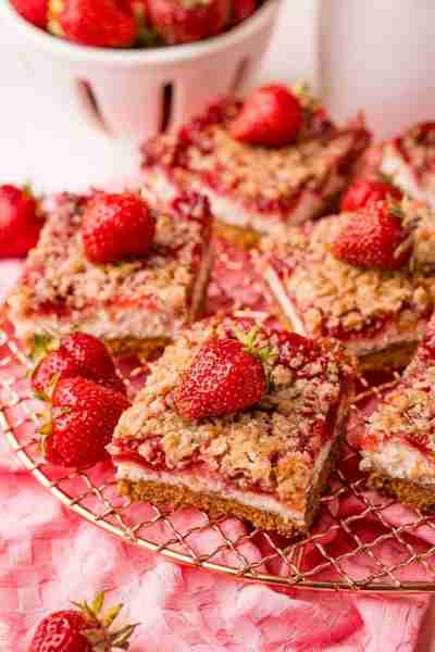 😍 Get ready to impress your friends and family with these delicious and easy-to-make Strawberry Che...