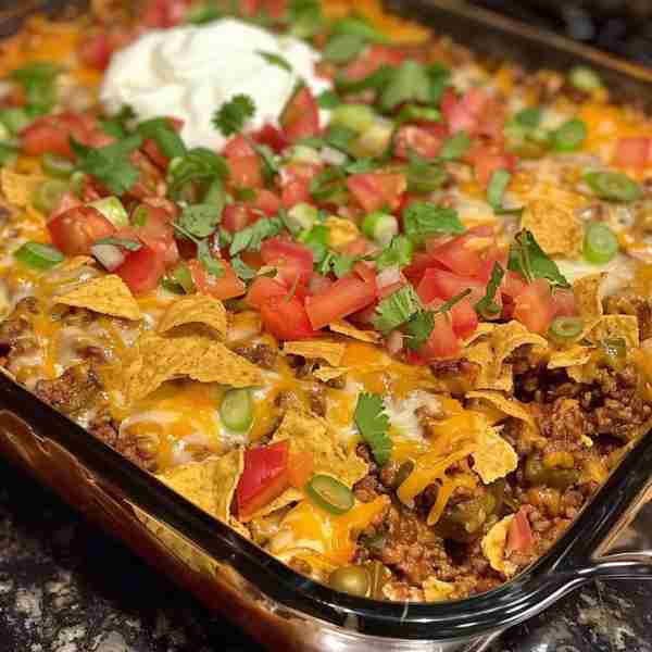 Walking Taco Casserole 😋 - Don't LOSE this recipe Ingredients : 1 1⁄2 pounds Ground Beef 1⁄3 large...