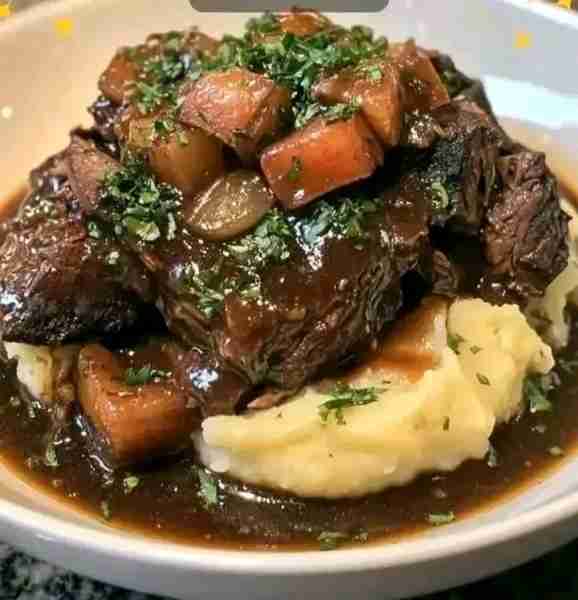WOULD YOU EAT THIS POT ROAST OVER MASHED POTATOES🤤🔥 Slow-Cooked Pot Roast with Creamy Mashed Potat...