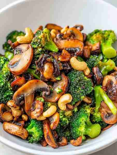 This Plant-Based Dinner is quick, filling, and ready in under 30 minutes! 🌱✨ Perfect for busy nigh...