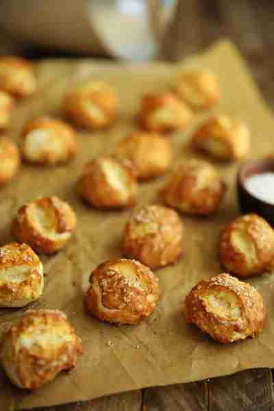 Looking for a quick and easy game day bite to make for today? This shortcut recipe for Canned Biscui...