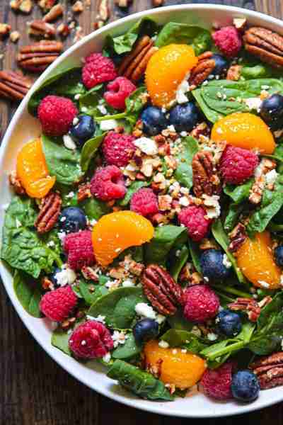 🫐🍊𝐓𝐇𝐀𝐍𝐊𝐒𝐆𝐈𝐕𝐈𝐍𝐆 𝐒𝐀𝐋𝐀𝐃 with Spinach, Blueberries, Raspberries, Mandarin Oranges, Pecans, Feta, & Hon...