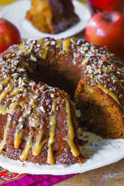 🍂 Apple Pumpkin Pecan Bundt Cake - 𝐄𝐚𝐬𝐲 𝐓𝐇𝐀𝐍𝐊𝐒𝐆𝐈𝐕𝐈𝐍𝐆 𝐂𝐀𝐊𝐄 to bring to the holiday gathering. 🍂 The...