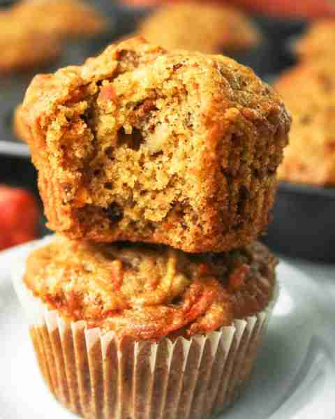 🧁 Apple Carrot Muffins Recipe 📝 Ingredients: • 1 ½ cups (190 g) all-purpose flour 🌾 • 1 tsp bakin...