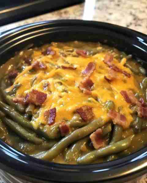 Green, bean, and supremely Amish, this casserole is the talk of every potluck!. Full recipe 👇 💬
