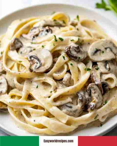 🍄 Fettuccine ai Funghi Creamy pasta dish made with mushrooms and fresh fettuccine, a northern Itali...