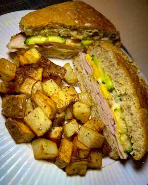 Honey turkey breast sandwich & roasted taters 😋