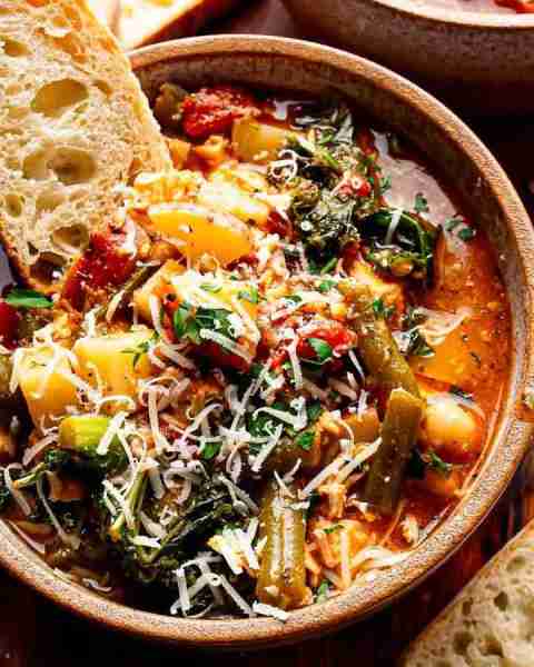 Pesto Chicken & Vegetable Soup with Green Beans, Kale, Potatoes, and White Beans.🫛🧅