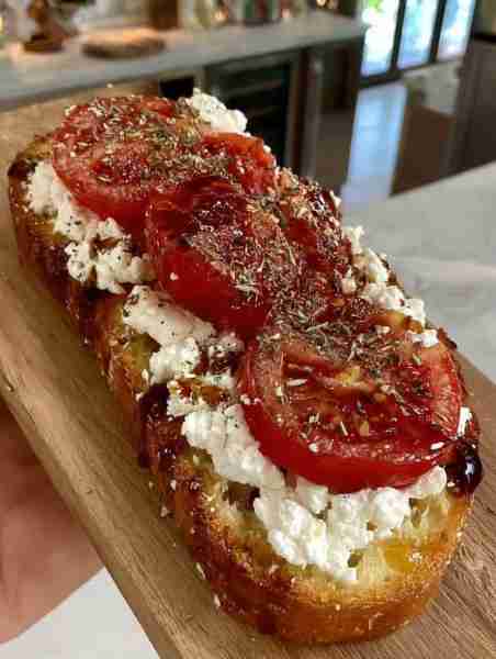 My latest obsession 🤤✨ Toasted sourdough topped with: Creamy cottage cheese Juicy tomato slices 🍅...