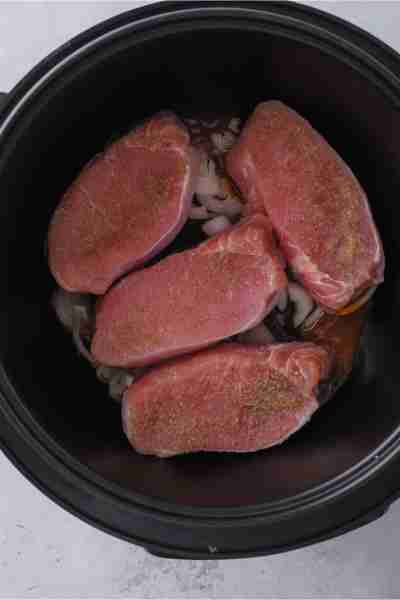Crock Pot BBQ Pork Chops Ingredients: ⦁ 4 boneless pork chops (1½-inch thick) ⦁ Salt & pepper to tas...