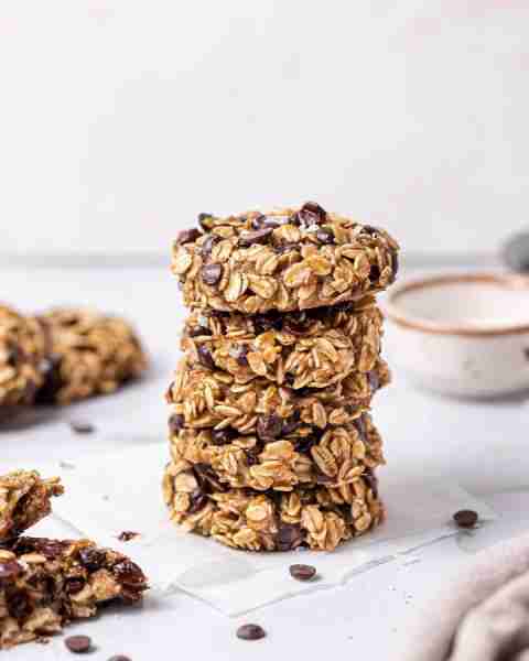 Sweet treat a NEED today? Simple solution: 3-Ingredient Banana Oatmeal Cookies! ❤️🍪🍌 They’re ooey-...