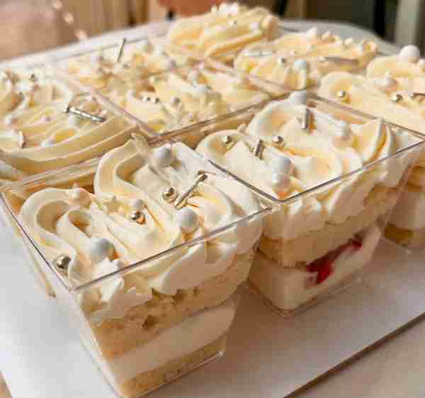 🍨 Vanilla Cream Ladyfinger Cups A light and elegant no-bake dessert made with layers of soft ladyfi...