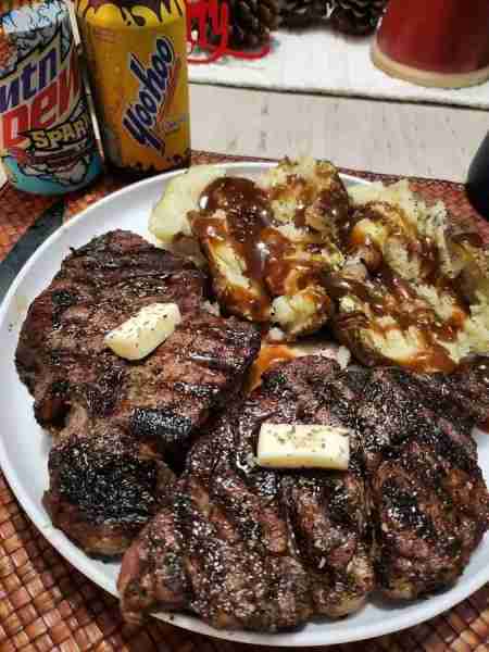 Made this Ribeye Steak for lunch. No one ever likes my posts. Does this not look good? Ingredients :...