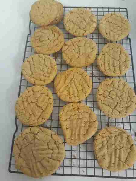 3 ingredient peanut butter cookies 1cup of peanut butter 1 cup of sugar 1egg Bake at 375 for 11 minu...