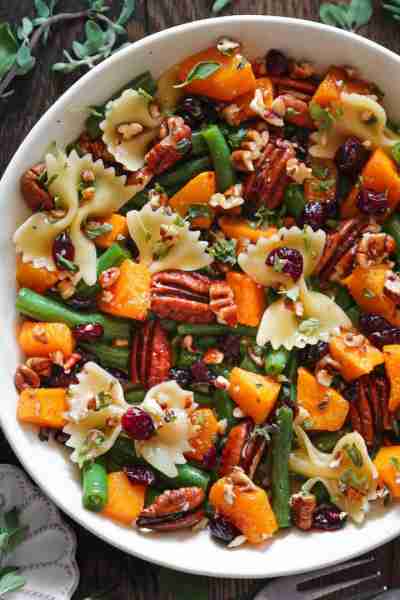 🍁 𝐓𝐇𝐀𝐍𝐊𝐒𝐆𝐈𝐕𝐈𝐍𝐆 𝐒𝐈𝐃𝐄 𝐃𝐈𝐒𝐇.🍁 Green Bean Pasta Salad with Roasted Butternut Squash, Pecans, and Cranb...