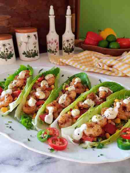 HEALTHY TACO SHRIMP LETTUCE WRAPS 🍅🥬🌽🦐 Make your traditional tacos healthy with these shrimp tac...
