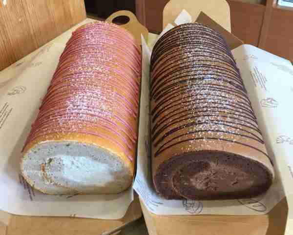 Cake rolls Rose and Chocolate
