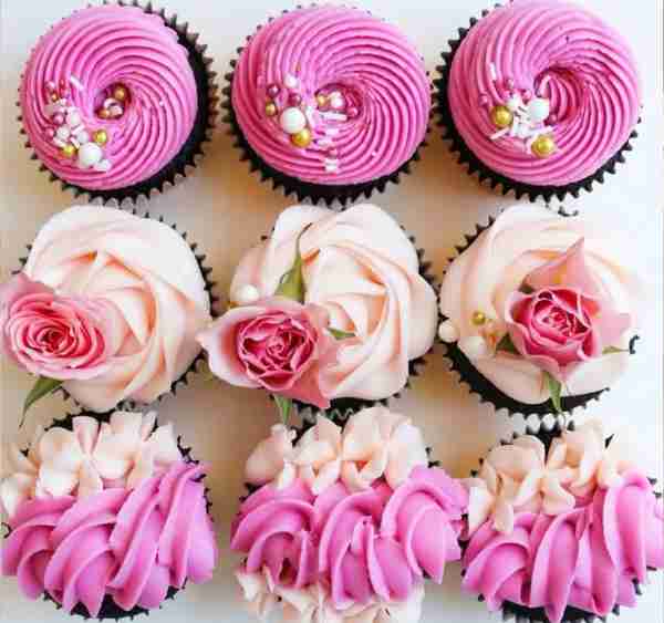 🍑🍓 Raspberry & Peach-Infused Cupcakes: A Summer Flavor Explosion! 🌞🧁 Imagine biting into a cupca...