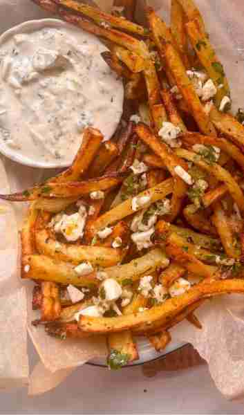 GREEK FRIES😍💞 These are loaded Greek fries - homade fries seasoned and baked until golden and cris...