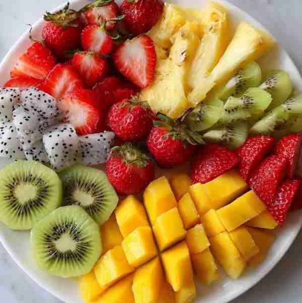 🥭 Tropical Fruit Plate Ingredients: 1 ripe mango, diced into cubes 🥭 2 kiwis, peeled & sliced 🥝 1...