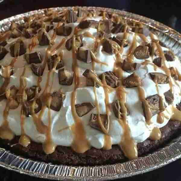Reese's Peanut Butter Brownie Pie! 🤎💖 Easy peasy Chocolate & Peanut Butter Deliciousness! RECIPE B...