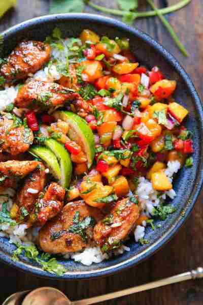 🍑 Cilantro-Lime Chicken Bowls with Peach Salsa.🍑You can also use mango, nectarines, or apricots.￼🍑