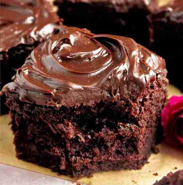 🍫 Chocolate Chip Brownies with Chocolate Sauce Rich. Gooey. Irresistible. These brownies are ultra-...