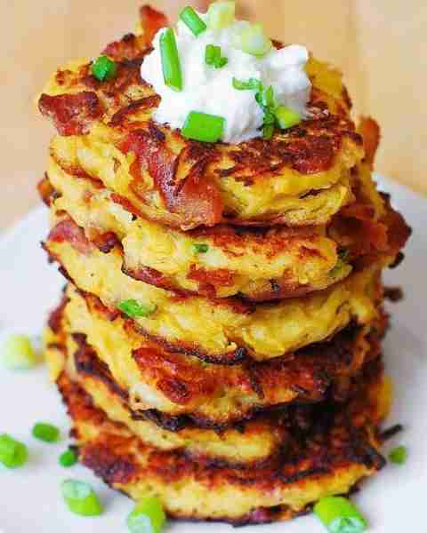 💚Bacon Spaghetti Squash Fritters with Parmesan - need I say more? 🥓🥓Serve with Greek yogurt or so...