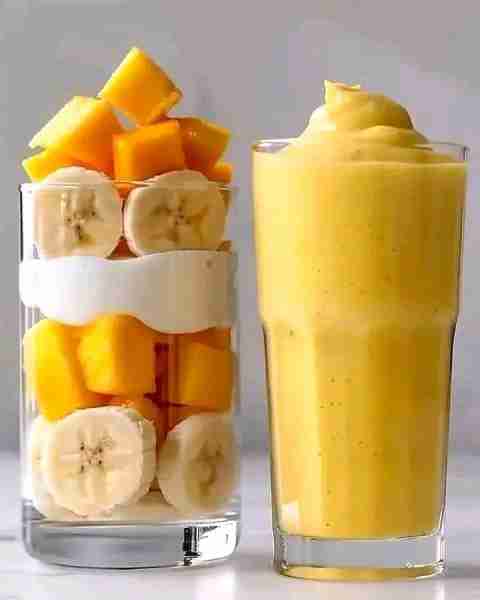 PINEAPPLE MANGO SMOOTHIE 🍍🥭 1 Banana 🍌 1 cup pineapple 🍍 1 cup mango 🥭 1/4 cup yogurt 🍦 1 cup...