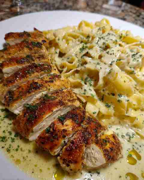 Creamy Parmesan Garlic Chicken with Cheesy Fettuccine Alfredo Ingredients: 2 large chicken breasts,...