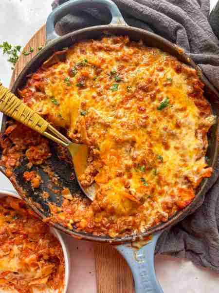 I call this "lasagna for lazy people" because who has time to layer it up?! 😅 A one-pot vegetarian...