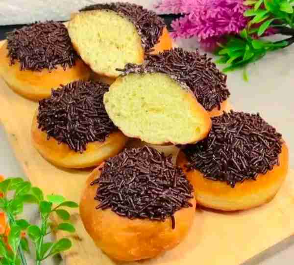 Resep Donat Kampung Bahan bahan : 1/2 gelas air(100 ml) 1 sdt ragi instan (fermipan) 3 sdm gula pasi...
