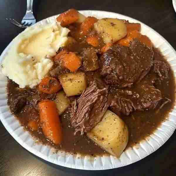 WOULD ANYONE HERE ACTUALLY STILL EAT Beef Pot Roast with Potatoes, Carrots, and Mashed Potatoes Ingr...