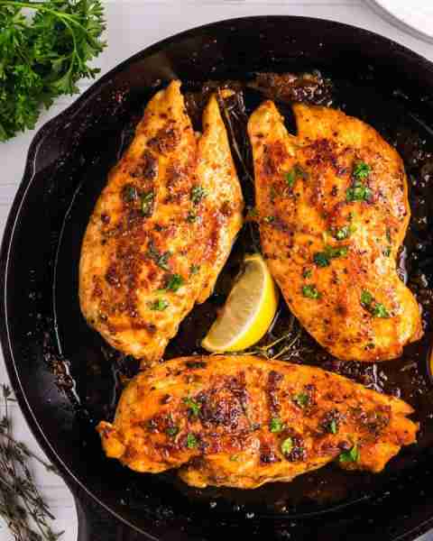 The Best Pan-Seared Chicken Breasts with Garlic-Butter Lemon-Herb Pan Sauce.🍋🍋