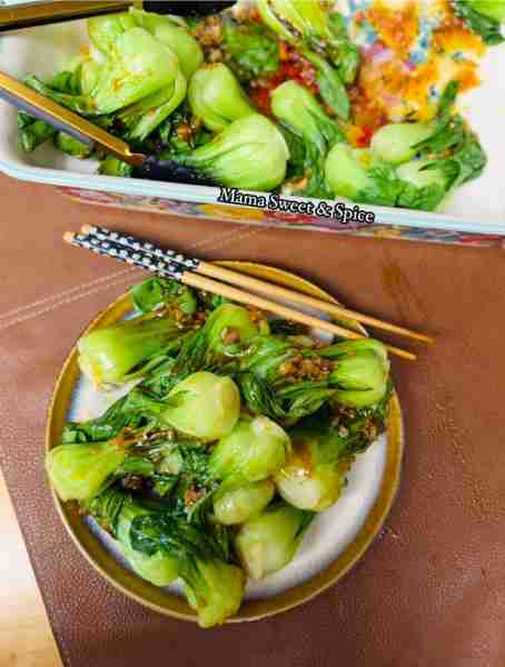 Yum! Delicious Chinese Cabbage (Baby BokChoy)with Garlic Sauce- Restaurant Style You need: 2 lbs fr...