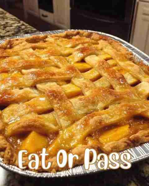 Grandma’s Peach Cobbler Pie🤤🤤😋 Don't LOSE THIS RECIPE 😍😘😋 Ingredients : 2 lbs sliced frozen pe...