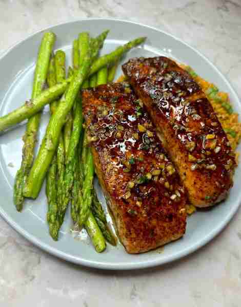 SWEET CHILI JERK SALMON: Sauce: 2 tbsp sweet chili sauce 1 tsp walkerswood jerk seasoning 2 tbsp soy...