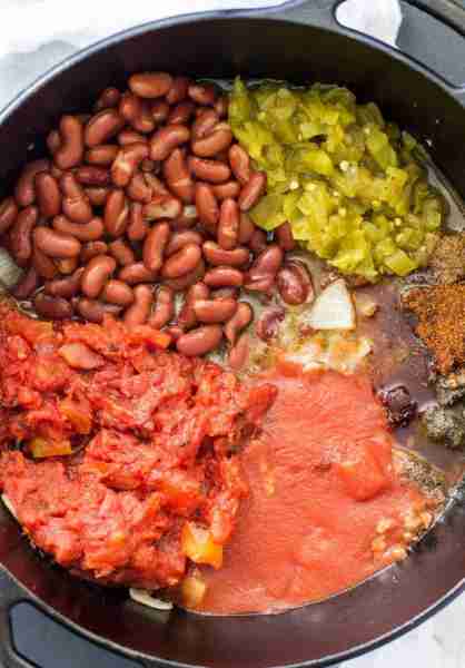 The Ultimate 15 Minute Chili Ingredients 1 Tbsp olive oil 1 lb ground beef 1 large yellow onion - ch...