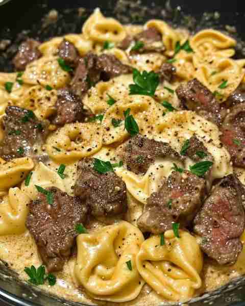 🥩🧄🧀 Cheesesteak Tortellini in Rich Provolone Sauce Ingredients For the Cheesesteak Filling: 1 lb...