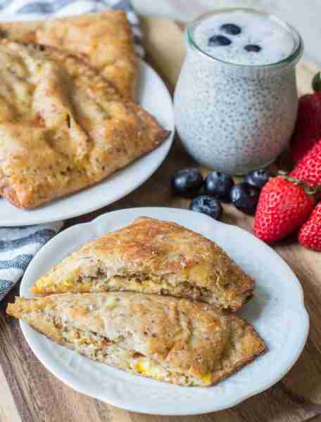Wondering what to eat for breakfast on keto? These Breakfast Hot Pockets are loaded with sausage, cr...