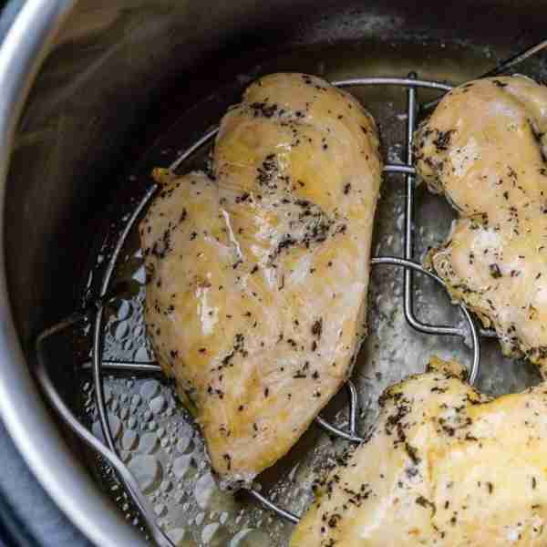 Best Instant Pot Juicy Chicken Breasts for your #SimpleSunday #mealprep ! <3 This past year, I’ve r...
