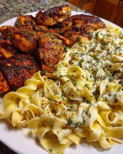 Velveeta Garlic Lemon Chicken with Creamy Fettuccine Alfredo Ingredients: 2 lbs boneless, skinless c...