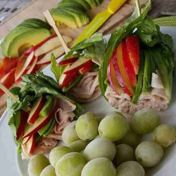 Apple Avocado Turkey Wraps 🥑🍎 This combo is so great! The crispy, tangy apple...creamy avocado and...