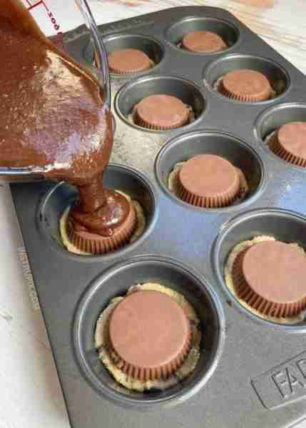 Peanut Butter Cup Stuffed Brookies - Don't Lose This😍 Ingredients 1 (10oz) bag of brownie mix (plus...