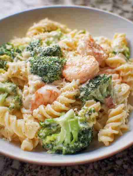 Broccoli Shrimp Alfredo Ingredients: 8 ounces fusilli pasta (or pasta of choice) 1 head broccoli, cu...
