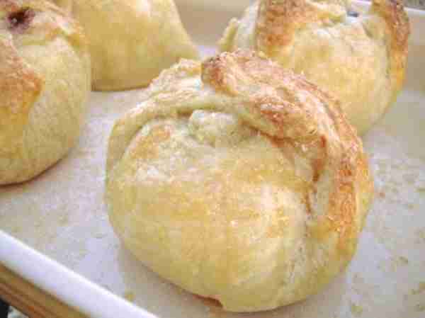 Caramel Puff Apple Dumplings Ingredients Dumplings 1 sheet frozen puff pastry 4 medium cooking apple...