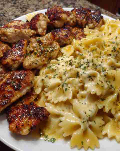 Velveeta Garlic Parmesan Chicken Bites with Creamy Bowtie Pasta Ingredients: For the Chicken Bites:...